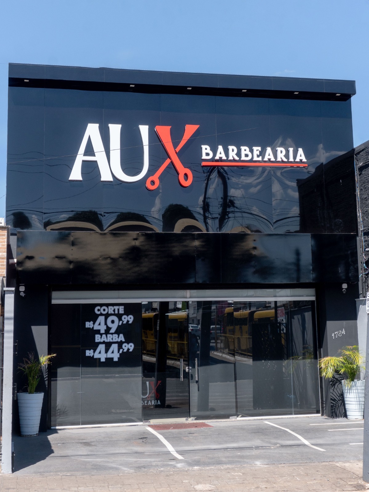 Fachada da AUX Barbearia em Araguaína